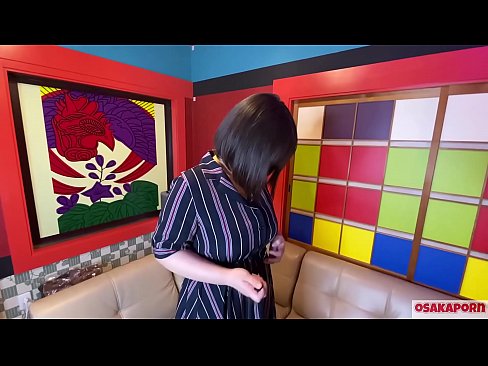 ❤️ Cutie Japanese pẹlu awọn omu nla ṣe baraenisere pẹlu awọn nkan isere ibalopọ ati pe o ni orgasm kan. O sọrọ ninu ifọrọwanilẹnuwo kan nipa iriri onibaje rẹ. Awọn ori omu nla ati obo ti o ni irun ti n kerora. Osaka onihoho ❌ Ibalopo ❌